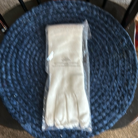 IMAN Accessories - NWT - Iman Designer Winter White Global Chic  Knitted Gloves with Sequin Cuff XL